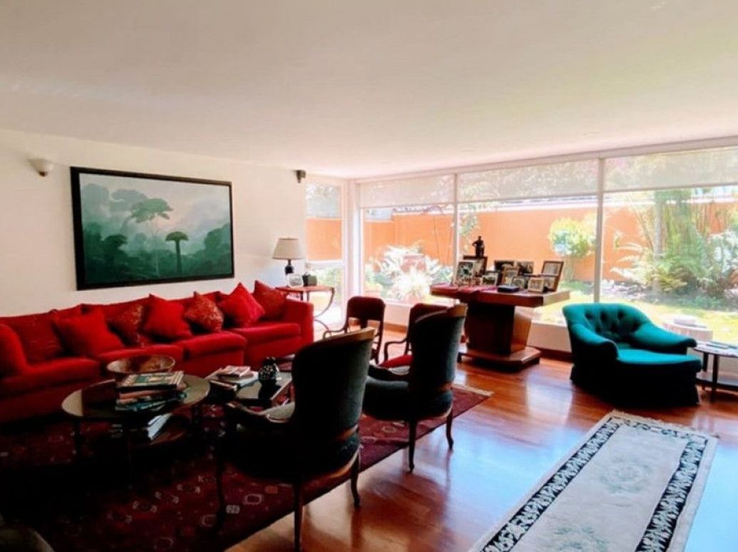 Casa de 4 alcobas en venta en Niza, Bogotá, 400 m² · foto 2 de 20