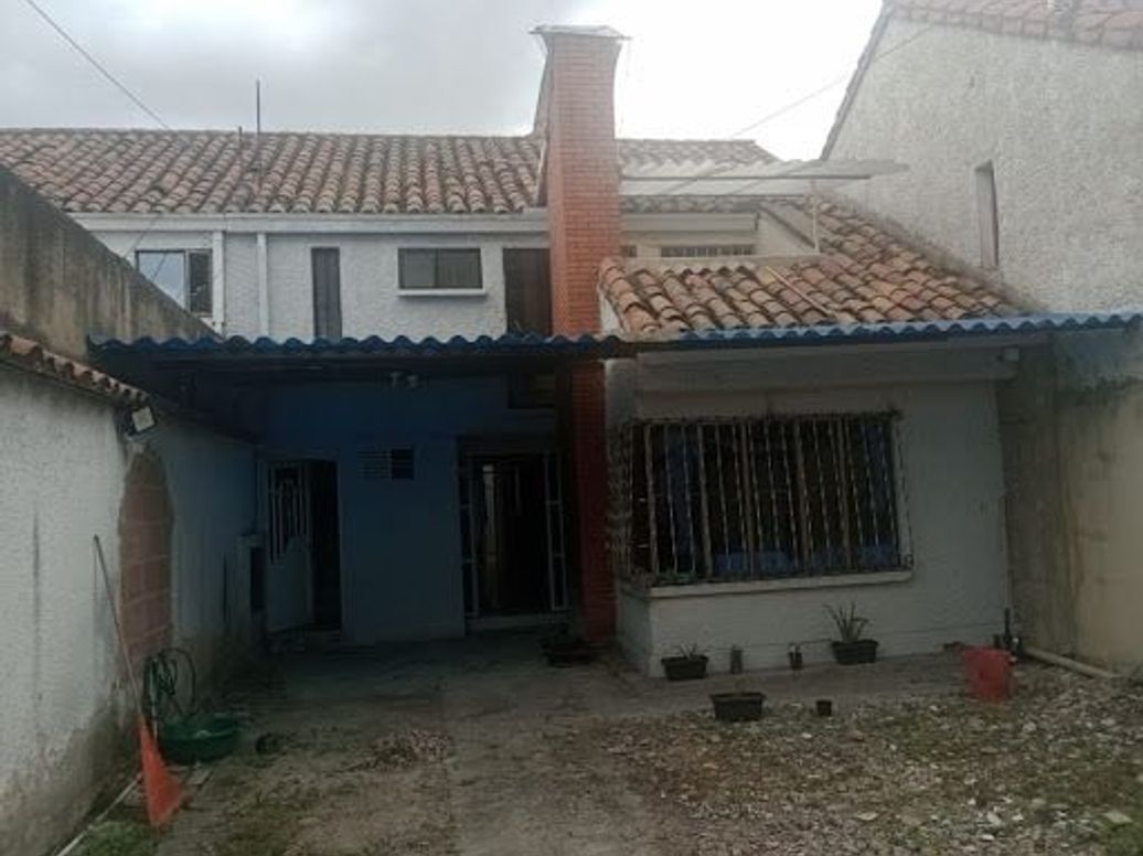 Casa de 6 alcobas en venta en Mandalay 1, Bogotá, 177 m² · foto 2 de 10