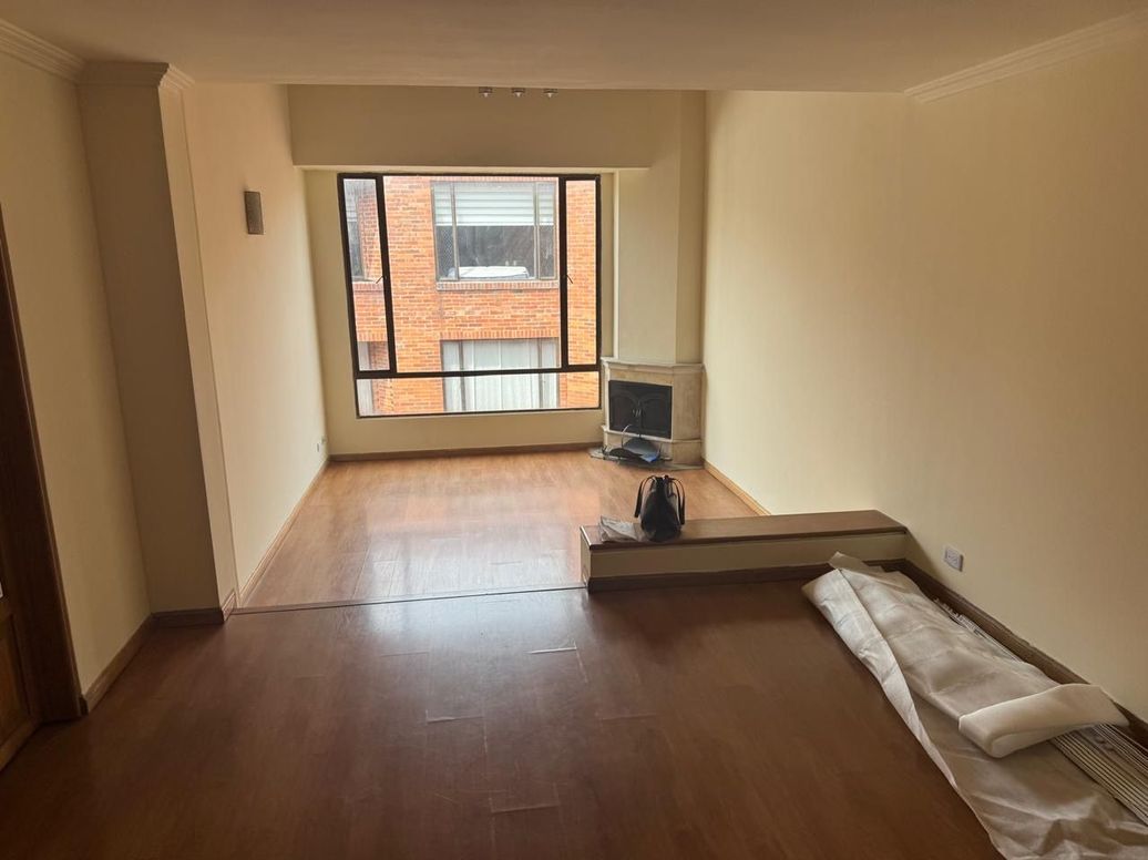 Apartamento de 4 alcobas en venta en Santa Barbara Central, Bogotá, 176 m² · foto 3 de 12
