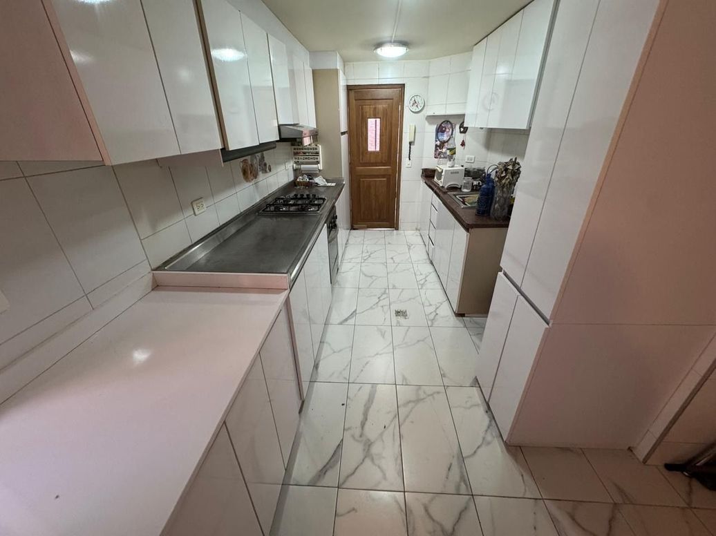 Apartamento de 4 alcobas en venta en Santa Barbara Central, Bogotá, 176 m² · foto 4 de 12