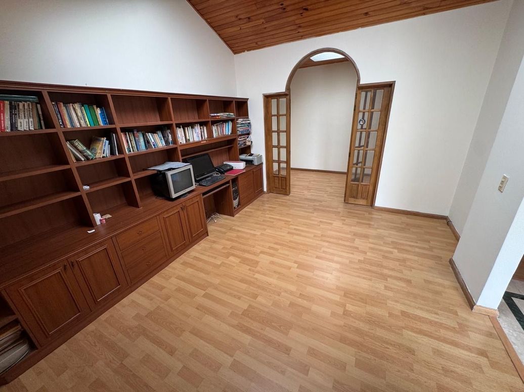 Apartamento de 4 alcobas en venta en Santa Barbara Central, Bogotá, 176 m² · foto 5 de 12