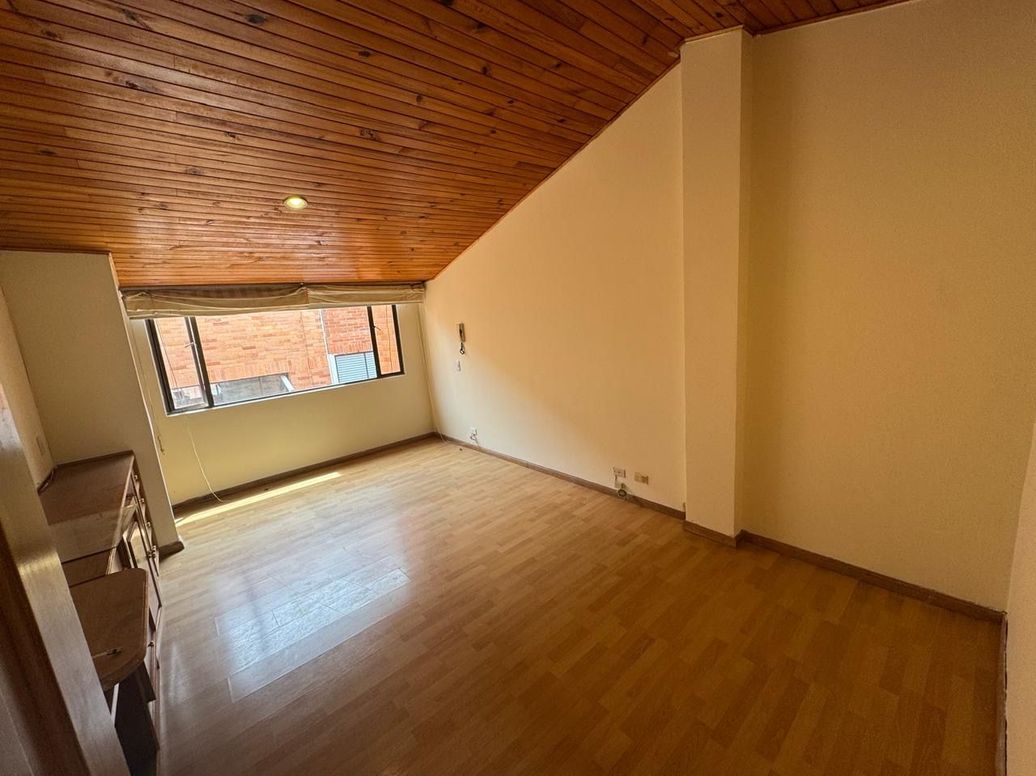 Apartamento de 4 alcobas en venta en Santa Barbara Central, Bogotá, 176 m² · foto 6 de 12
