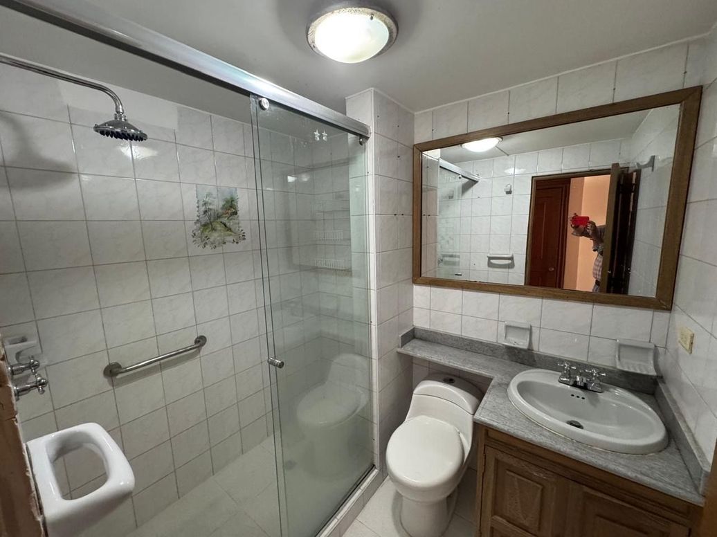 Apartamento de 4 alcobas en venta en Santa Barbara Central, Bogotá, 176 m² · foto 12 de 12