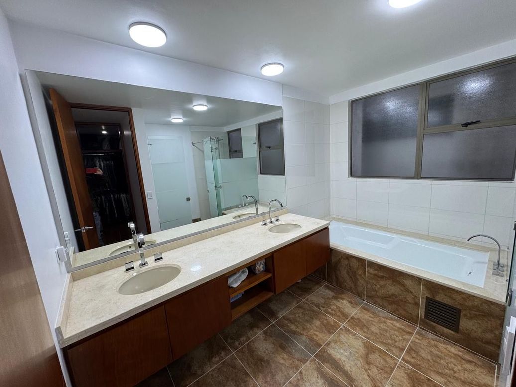 Apartamento de 5 alcobas en venta en Cjr Salerno, Bogotá, 274 m² · foto 6 de 15