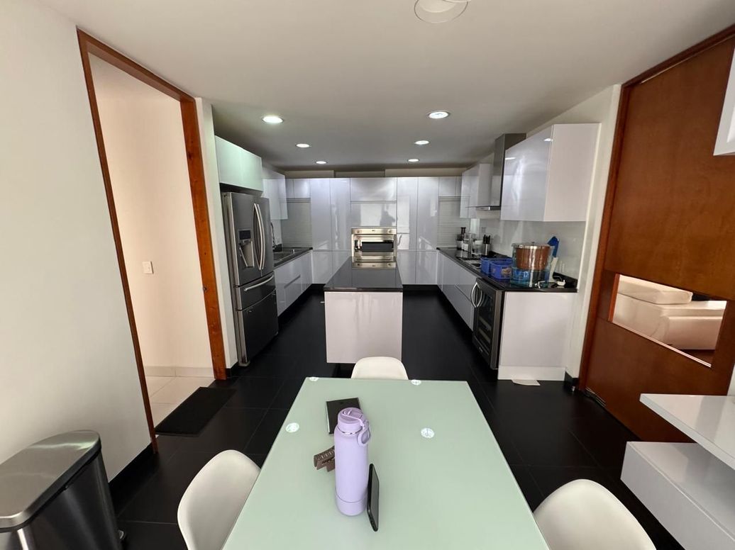 Apartamento de 5 alcobas en venta en Cjr Salerno, Bogotá, 274 m² · foto 7 de 15