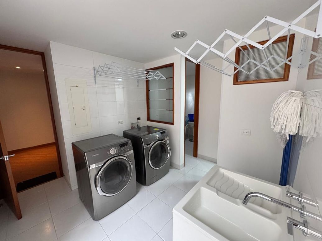 Apartamento de 5 alcobas en venta en Cjr Salerno, Bogotá, 274 m² · foto 15 de 15