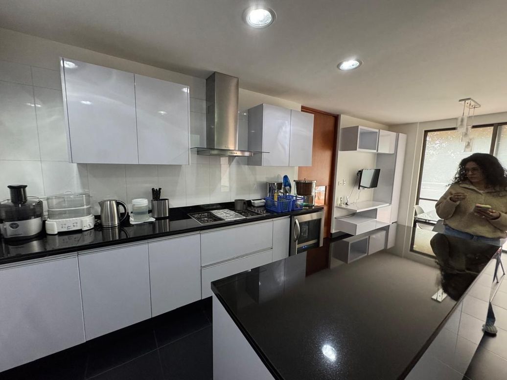 Apartamento de 5 alcobas en venta en Cjr Salerno, Bogotá, 274 m² · foto 4 de 15