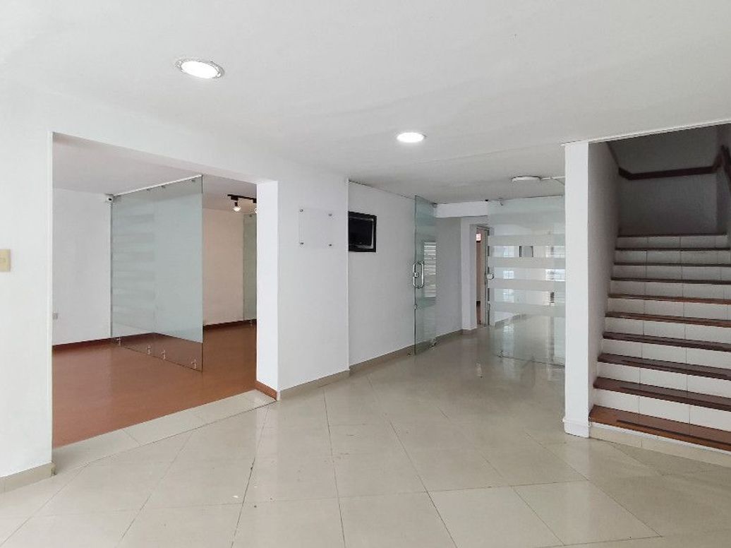 Casa de 16 alcobas en venta en Las Acacias, Bogotá, 460 m² · foto 2 de 16