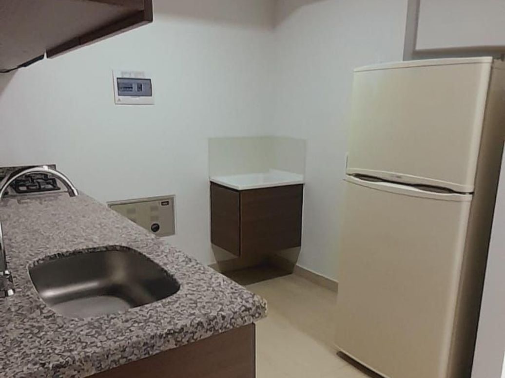 Apartaestudio en arriendo en Cjr Dos Torres 170, Bogotá, 37 m² · foto 2 de 20