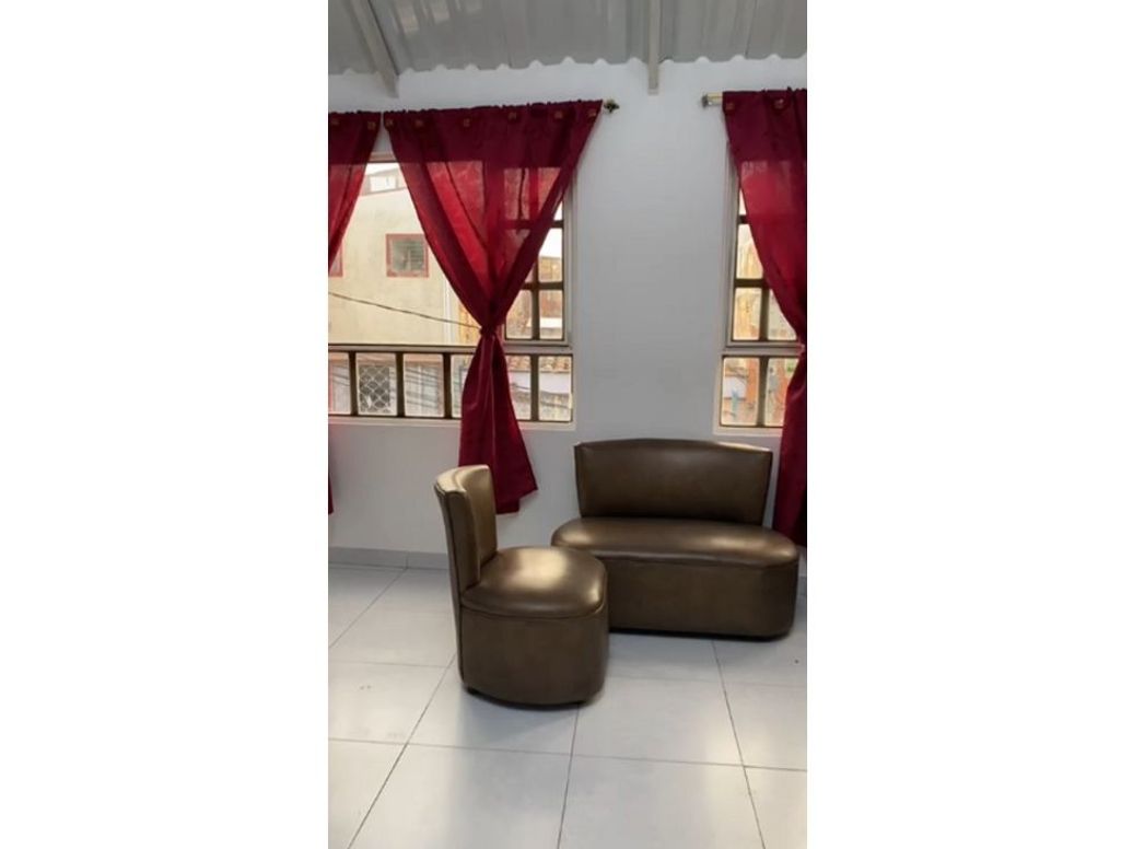 Casa de 11 alcobas en venta en El Rincon, Bogotá, 66 m² · foto 2 de 13