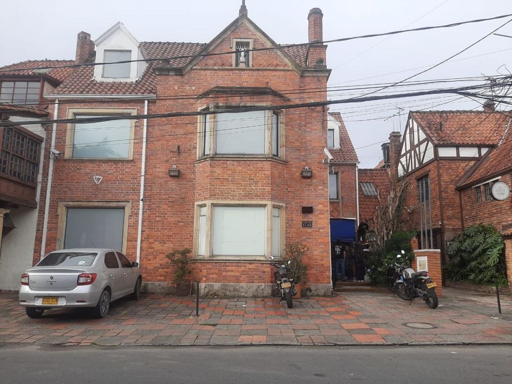 Casa de 1 alcoba en venta en Quinta Camacho, Bogotá, 615 m² · foto 2 de 10