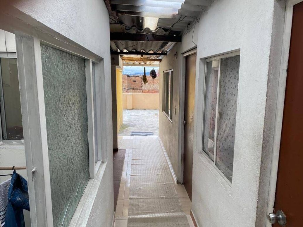 Casa de 10 alcobas en venta en Villa Nueva, Bogotá, 80 m² · foto 2 de 6