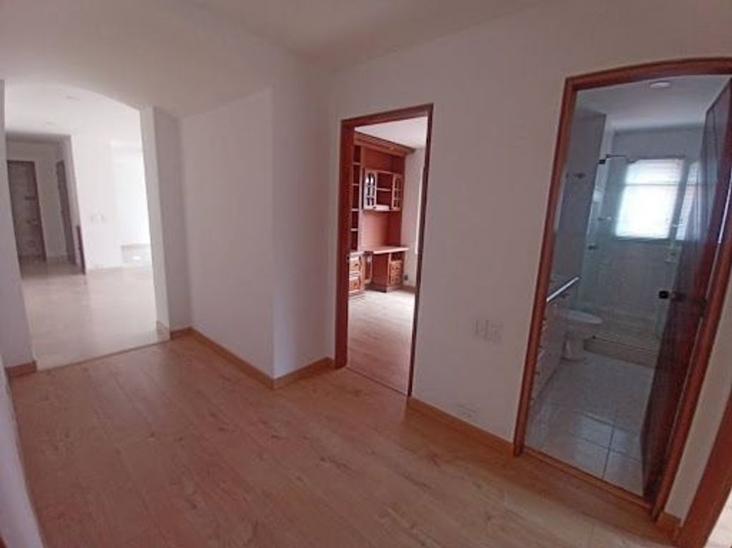 Apartamento de 3 alcobas en venta en La Carolina, Bogotá, 119 m² · foto 5 de 19