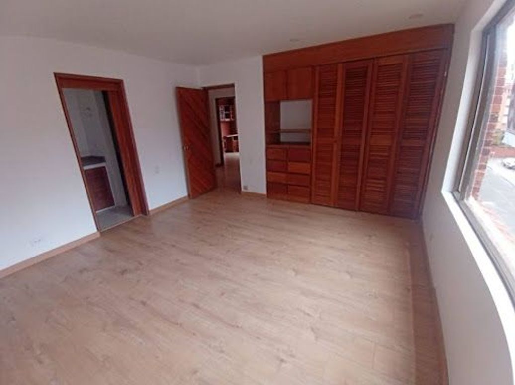 Apartamento de 3 alcobas en venta en La Carolina, Bogotá, 119 m² · foto 3 de 19
