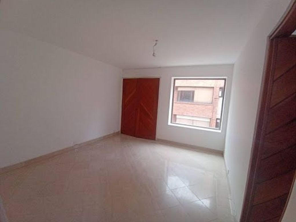 Apartamento de 3 alcobas en venta en La Carolina, Bogotá, 119 m² · foto 2 de 19