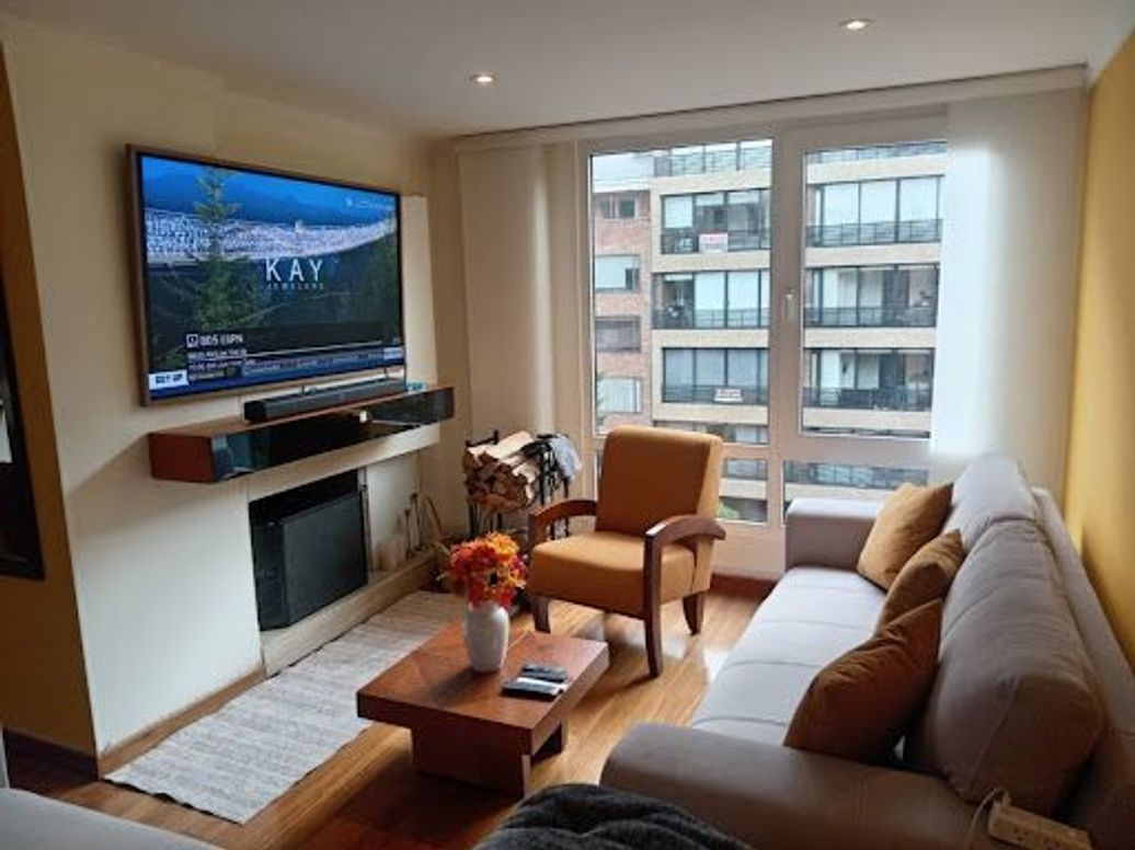 Apartamento de 3 alcobas en venta en Los Rosales, Bogotá, 123 m² · foto 2 de 13