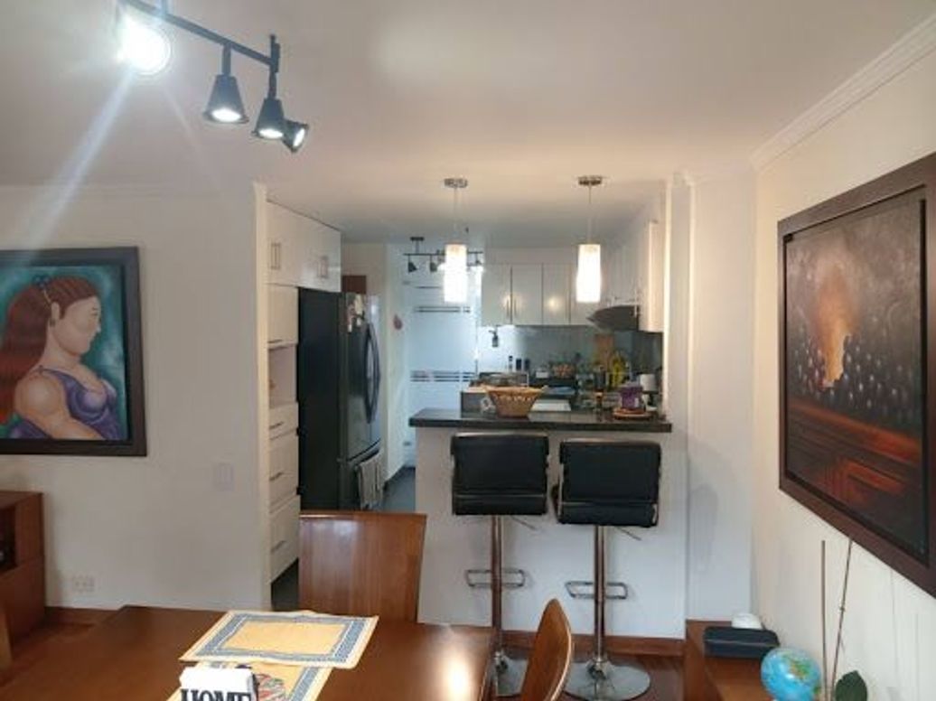 Apartamento de 3 alcobas en venta en Los Rosales, Bogotá, 123 m² · foto 4 de 13