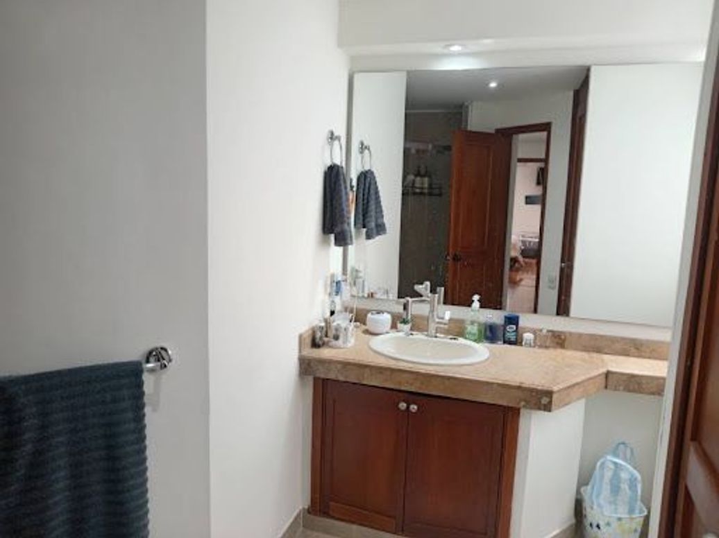 Apartamento de 3 alcobas en venta en Los Rosales, Bogotá, 123 m² · foto 12 de 13