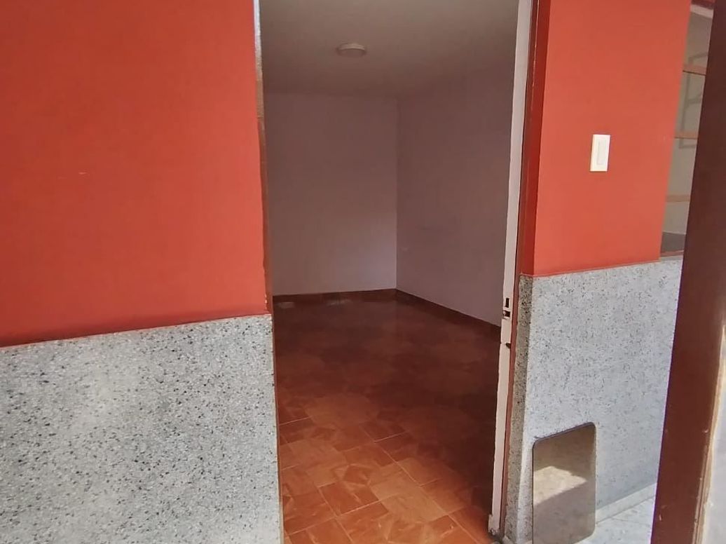 Casa de 10 alcobas en venta en Carvajal, Bogotá, 150 m² · foto 3 de 20