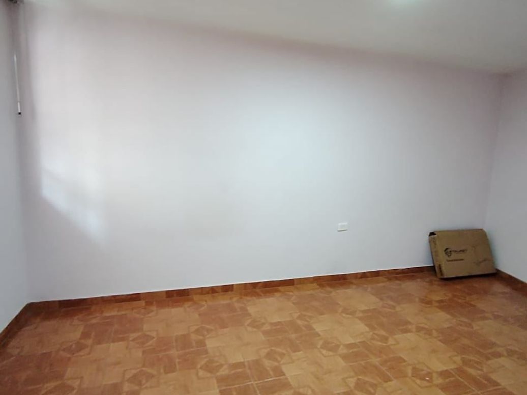 Casa de 10 alcobas en venta en Carvajal, Bogotá, 150 m² · foto 6 de 20