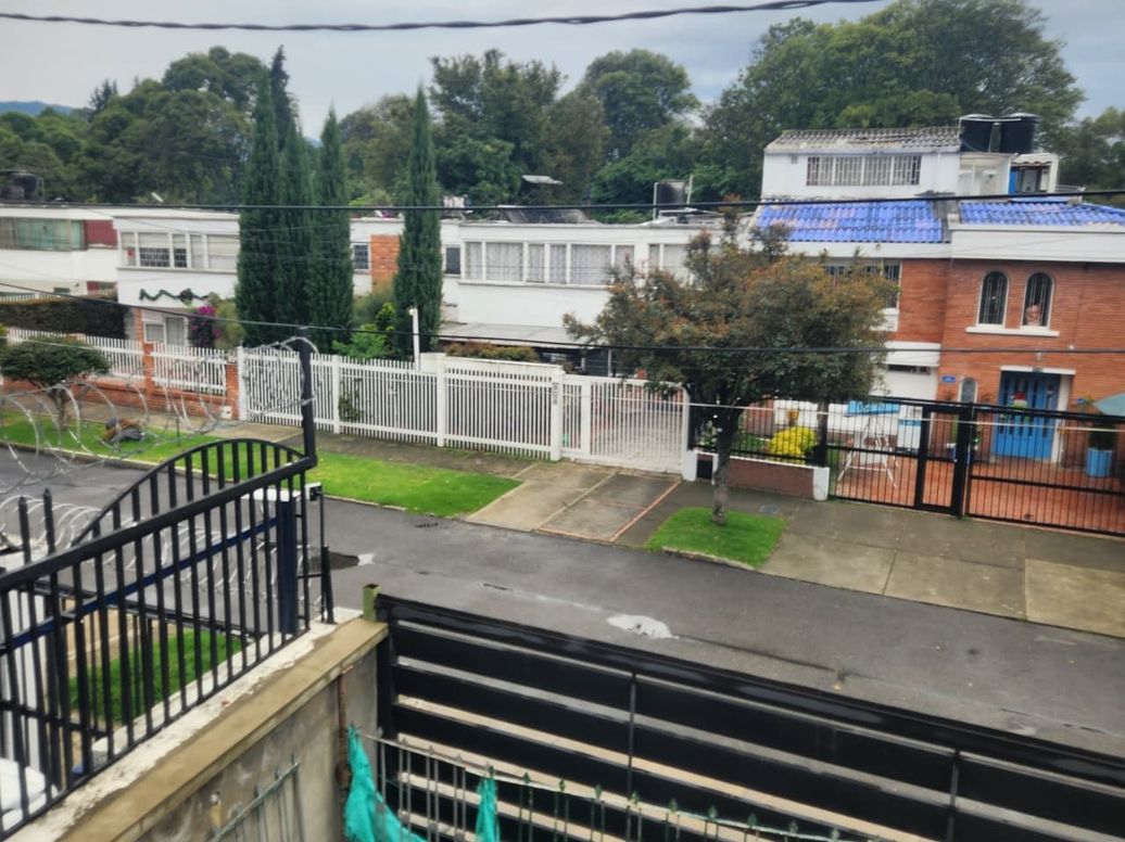 Casa de 4 alcobas en venta en Niza, Bogotá, 450 m² · foto 7 de 13