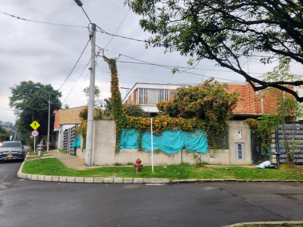 Casa de 4 alcobas en venta en Niza, Bogotá, 450 m² · foto 8 de 13