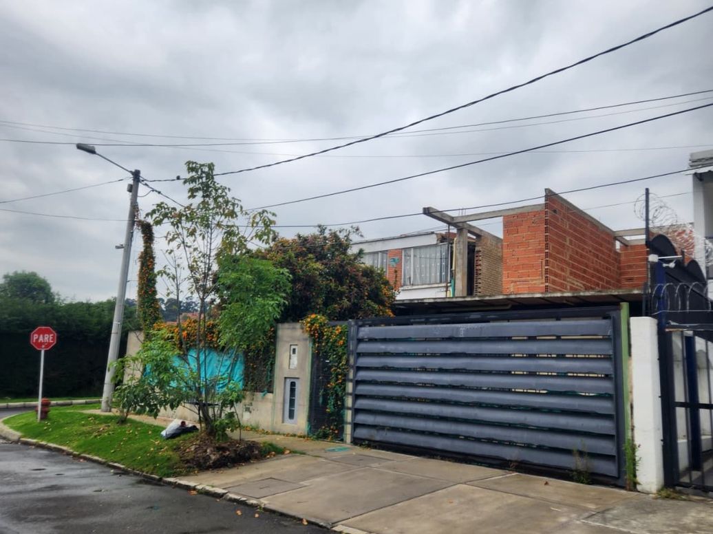 Casa de 4 alcobas en venta en Niza, Bogotá, 450 m² · foto 4 de 13