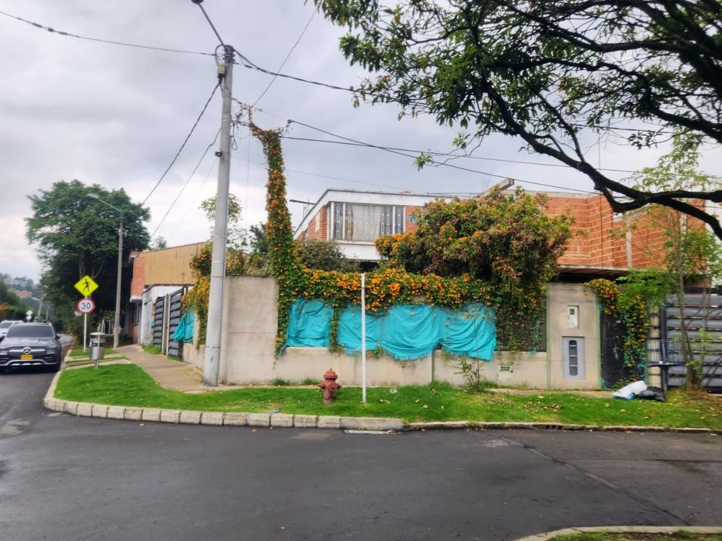 Casa de 4 alcobas en venta en Niza, Bogotá, 450 m² · foto 5 de 13