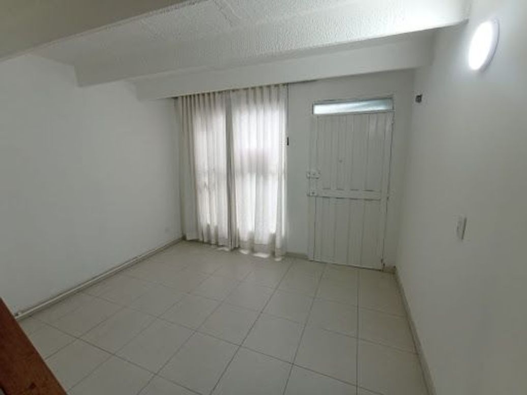 Casa de 4 alcobas en venta en Villas De Granada, Bogotá, 74 m² · foto 2 de 18