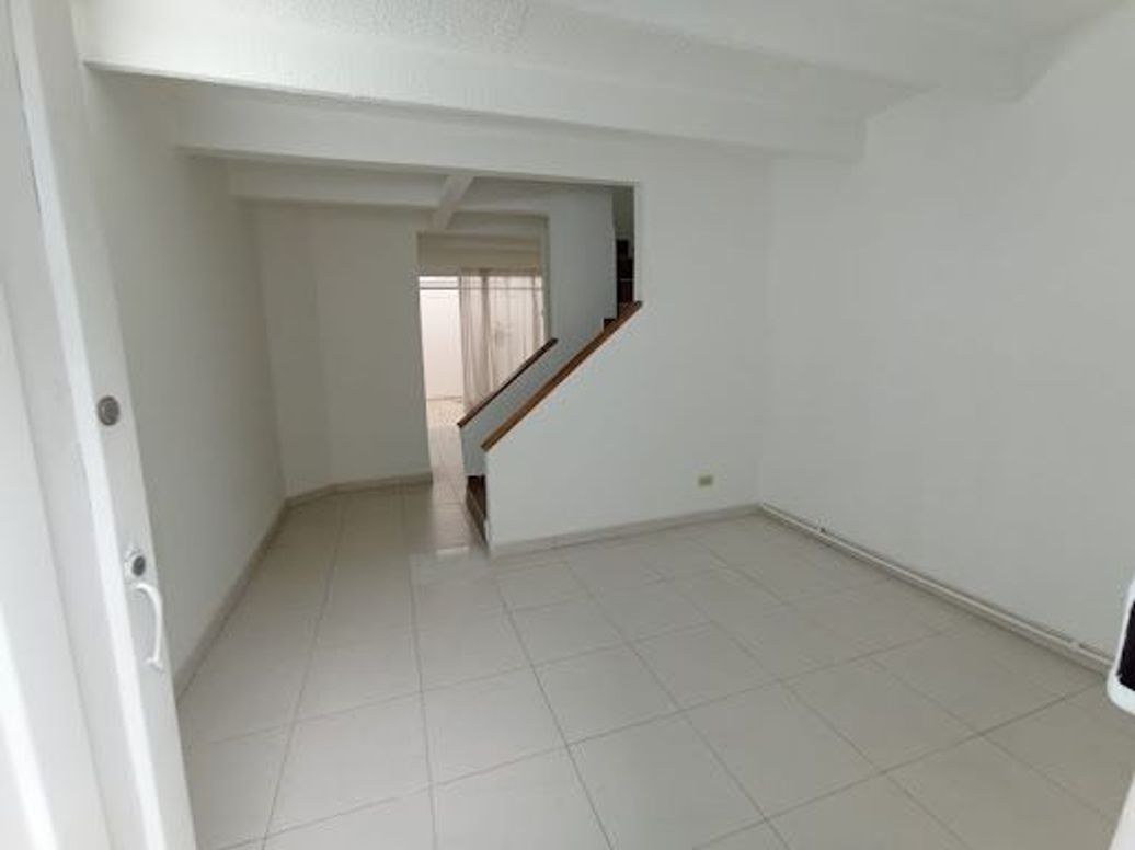 Casa de 4 alcobas en venta en Villas De Granada, Bogotá, 74 m² · foto 3 de 18
