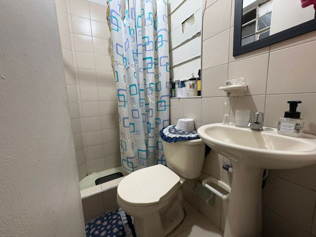 Casa de 10 alcobas en venta en Abraham Lincoln, Bogotá, 296 m² · foto 3 de 20