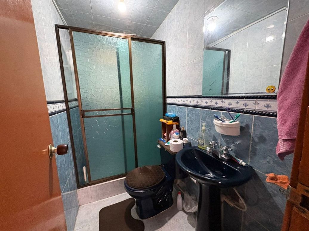 Casa de 10 alcobas en venta en Abraham Lincoln, Bogotá, 296 m² · foto 17 de 20