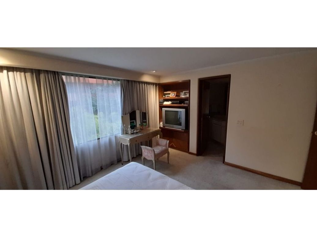 Apartamento de 4 alcobas en venta en Chico, Bogotá, 264 m² · foto 12 de 20
