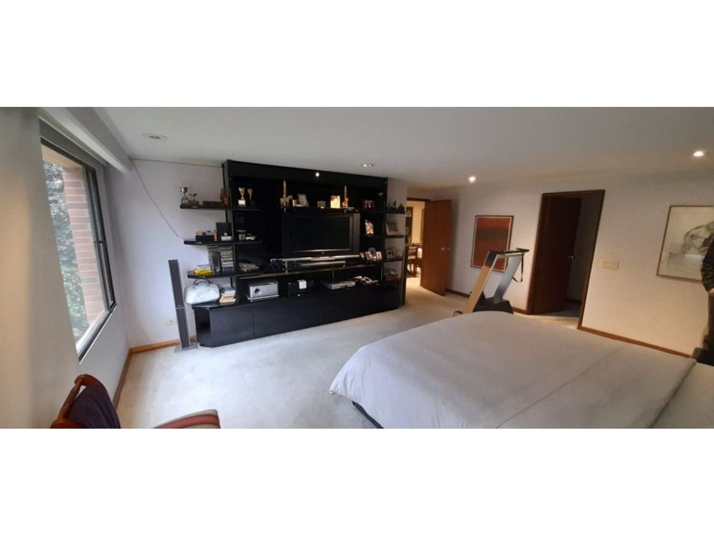 Apartamento de 4 alcobas en venta en Chico, Bogotá, 264 m² · foto 11 de 20