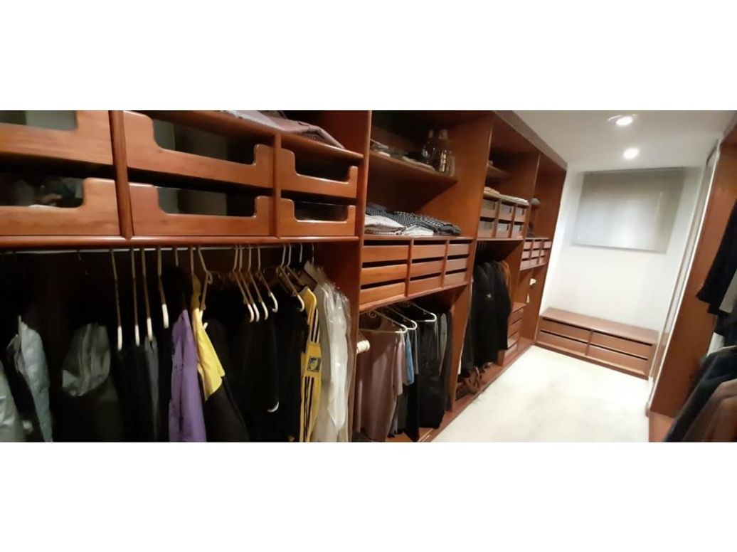 Apartamento de 4 alcobas en venta en Chico, Bogotá, 264 m² · foto 16 de 20