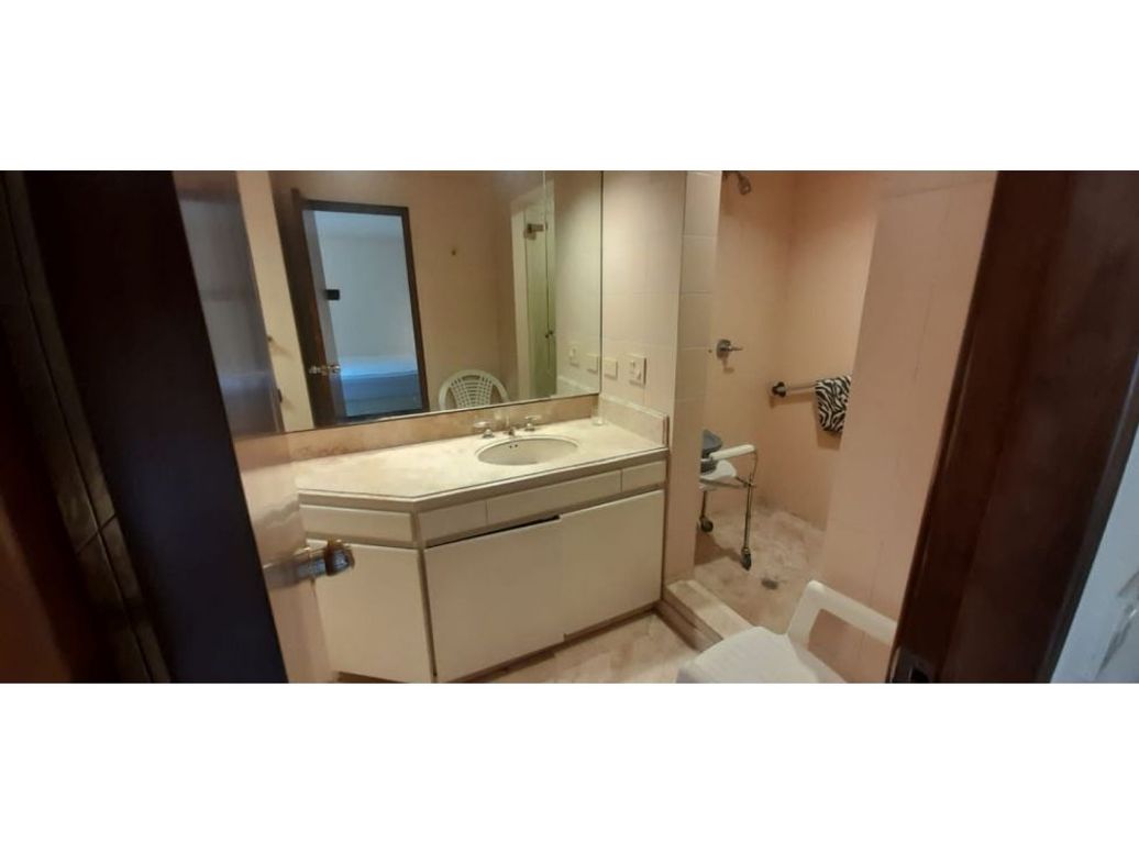 Apartamento de 4 alcobas en venta en Chico, Bogotá, 264 m² · foto 3 de 20