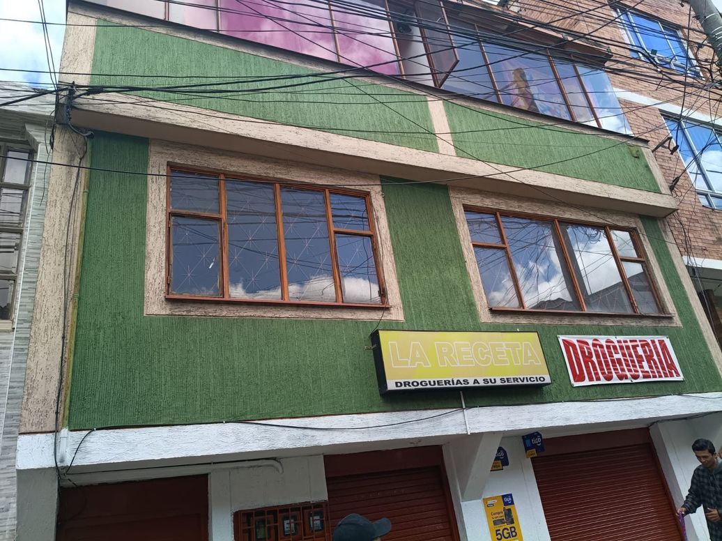 Casa de 9 alcobas en venta en Córdoba, Bogotá, 158 m² · foto 2 de 18