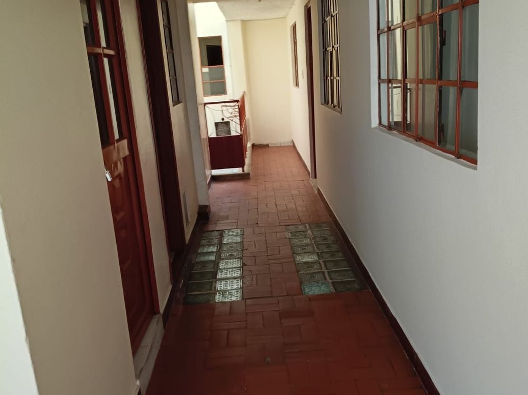 Casa de 9 alcobas en venta en Córdoba, Bogotá, 158 m² · foto 10 de 18