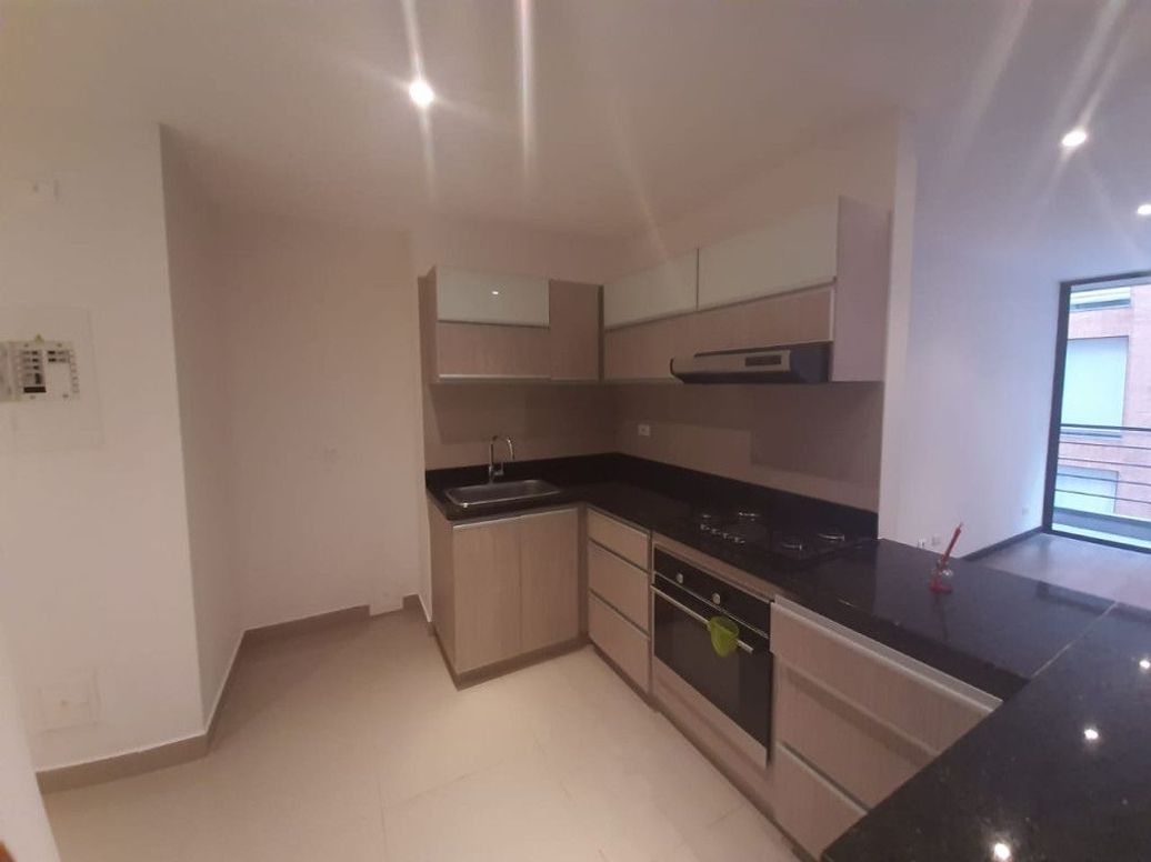 Apartamento de 2 alcobas en venta en Bella Suiza, Bogotá, 80 m² · foto 4 de 16