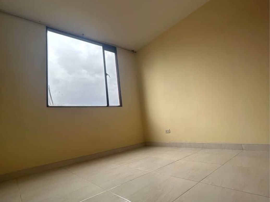 Apartamento de 3 alcobas en venta en Las Ferias Occidental, Bogotá, 52 m² · foto 3 de 11