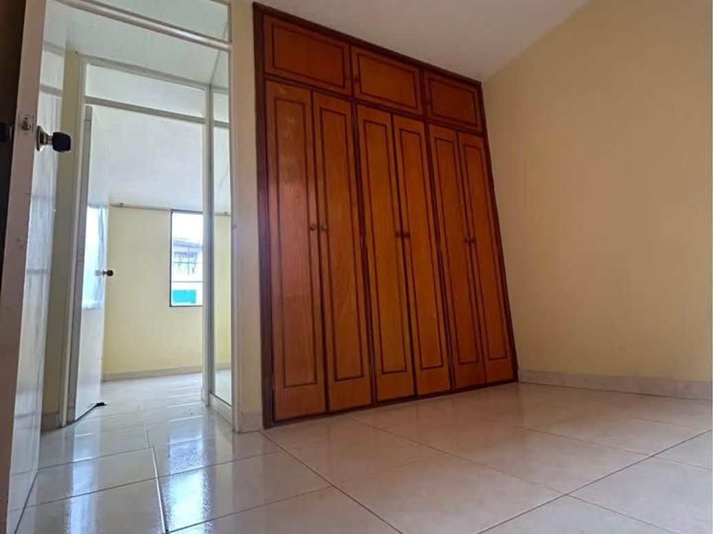 Apartamento de 3 alcobas en venta en Las Ferias Occidental, Bogotá, 52 m² · foto 2 de 11