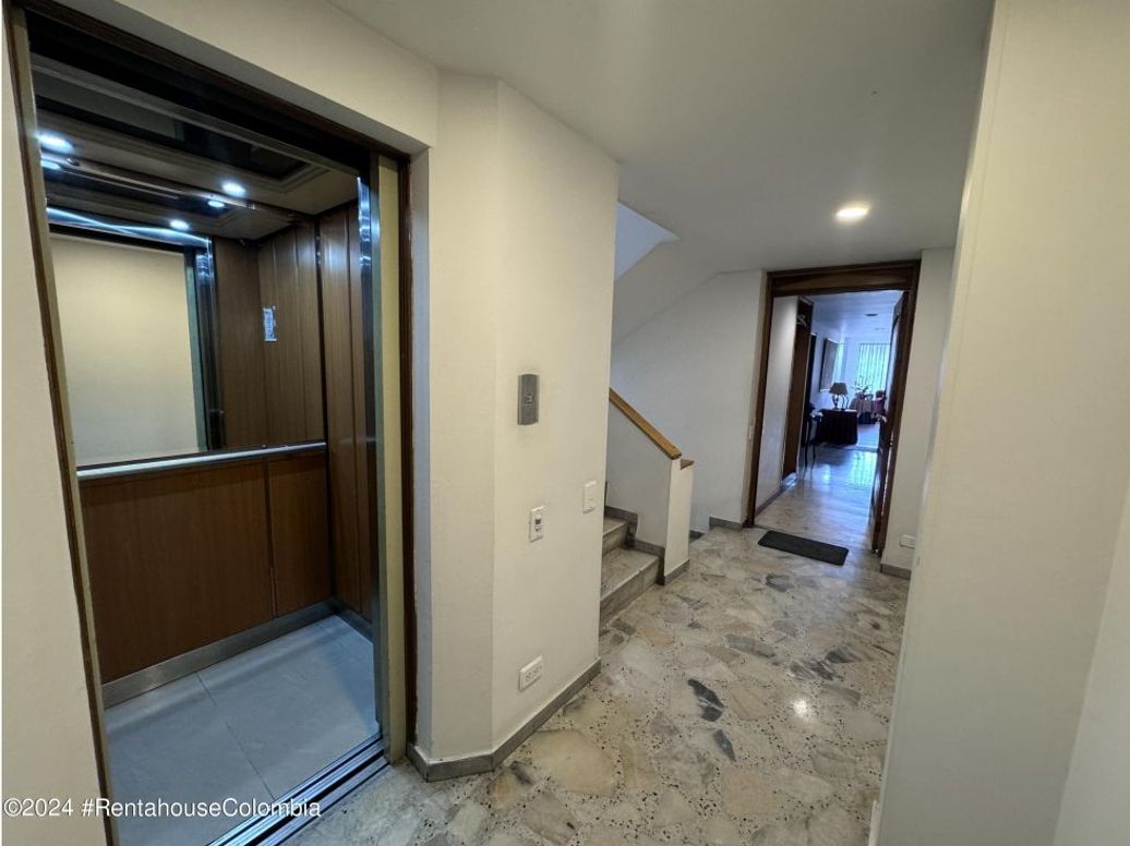 Apartamento de 3 alcobas en venta en Chicó Norte, Bogotá, 167 m² · foto 3 de 20