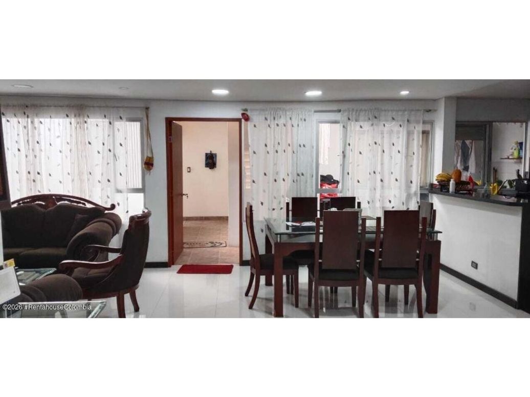 Casa de 11 alcobas en venta en El Progreso, Bogotá, 236 m² · foto 17 de 20