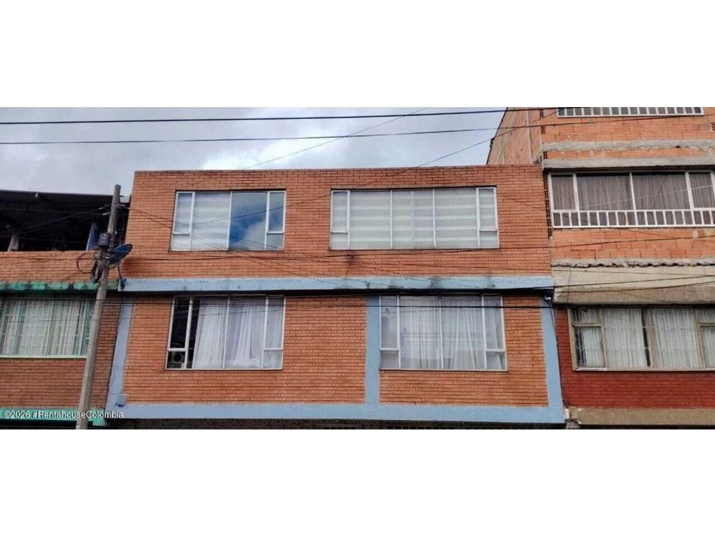 Casa de 11 alcobas en venta en El Progreso, Bogotá, 236 m² · foto 2 de 20