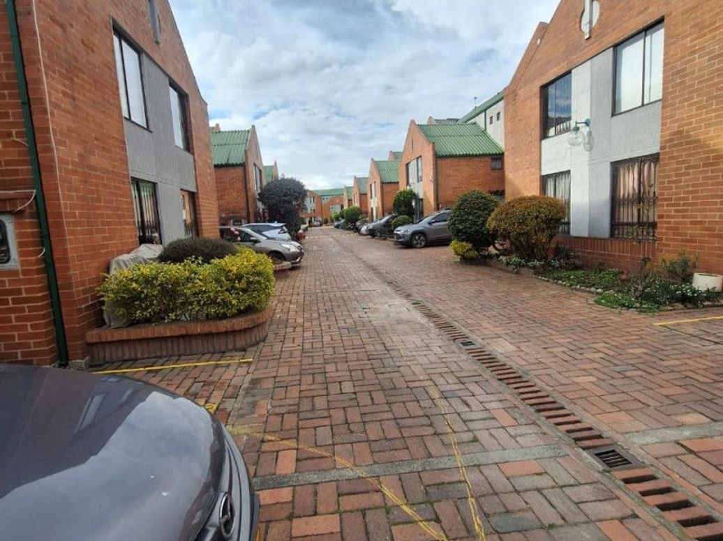 Casa de 4 alcobas en venta en Cr Quintas De Santa Barbara Et. Iv, Bogotá, 70 m² · foto 8 de 20