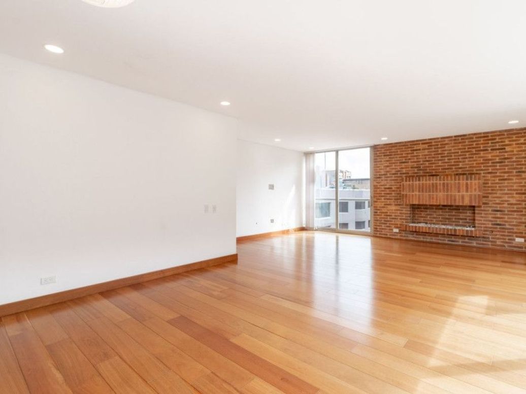 Apartamento de 2 alcobas en venta en Chico, Bogotá, 152 m² · foto 2 de 20