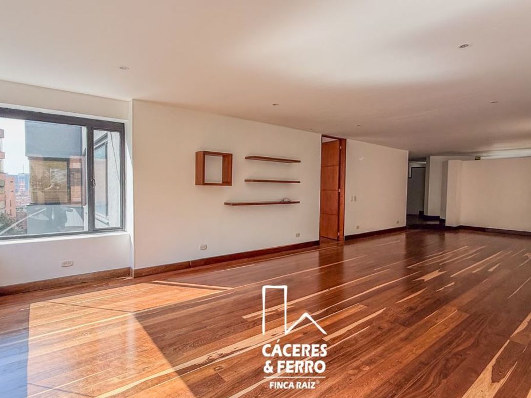Apartamento de 1 alcoba en venta en Los Rosales, Bogotá, 89 m² · foto 2 de 12