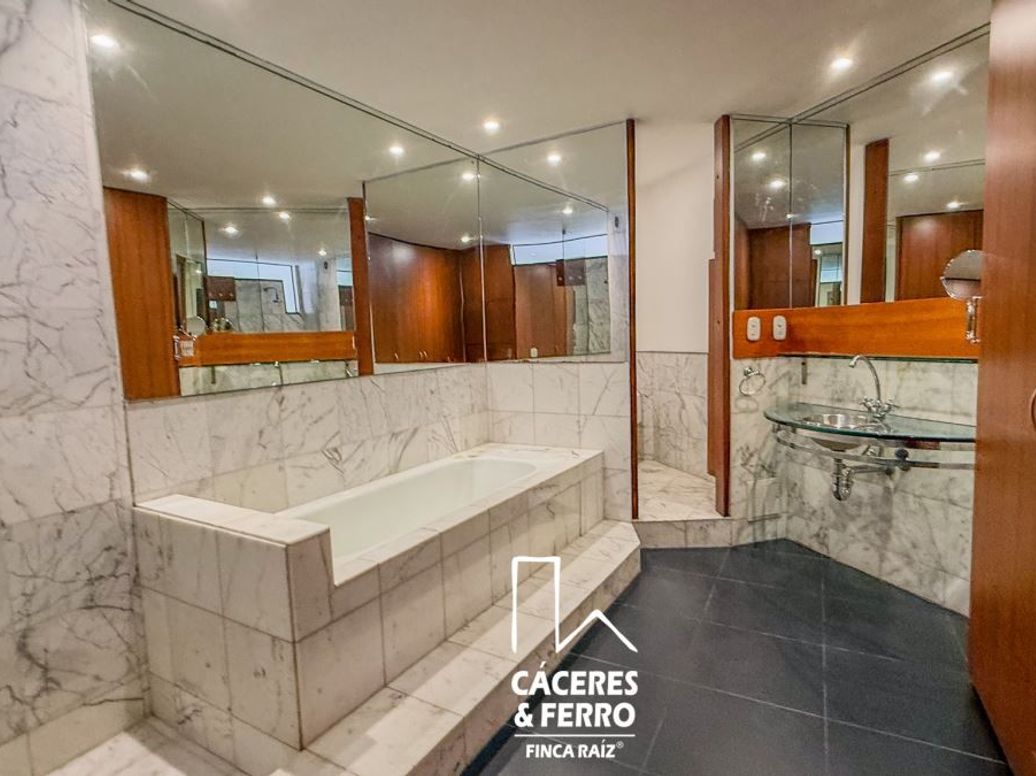 Apartamento de 1 alcoba en venta en Los Rosales, Bogotá, 89 m² · foto 11 de 12