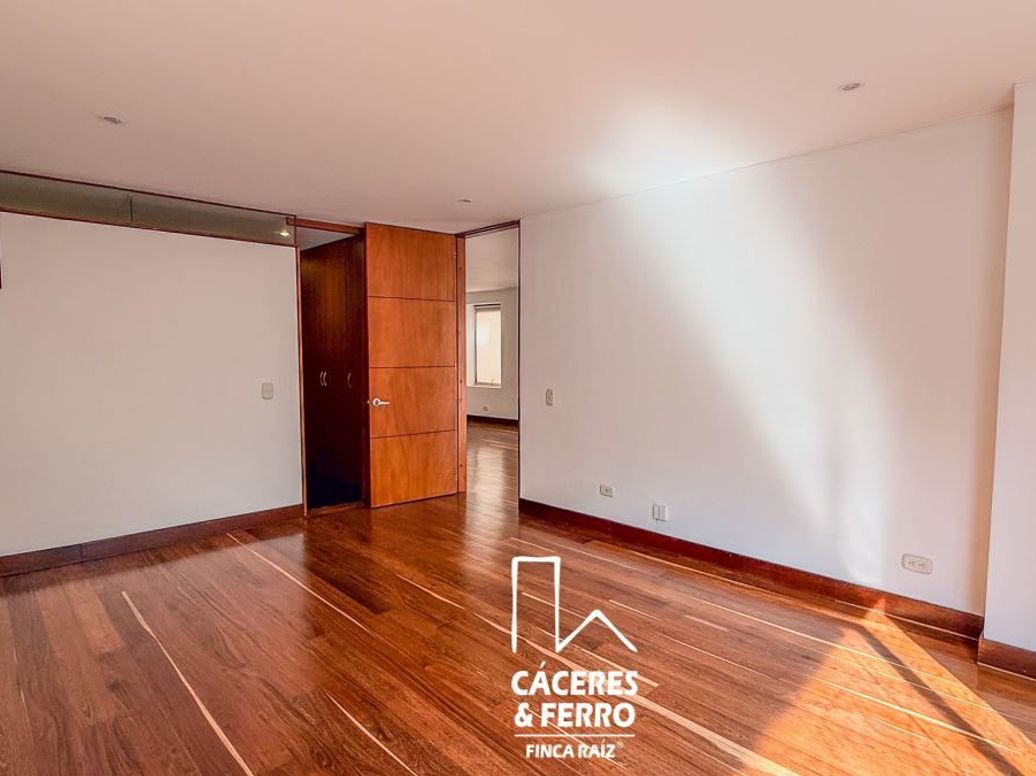 Apartamento de 1 alcoba en venta en Los Rosales, Bogotá, 89 m² · foto 7 de 12