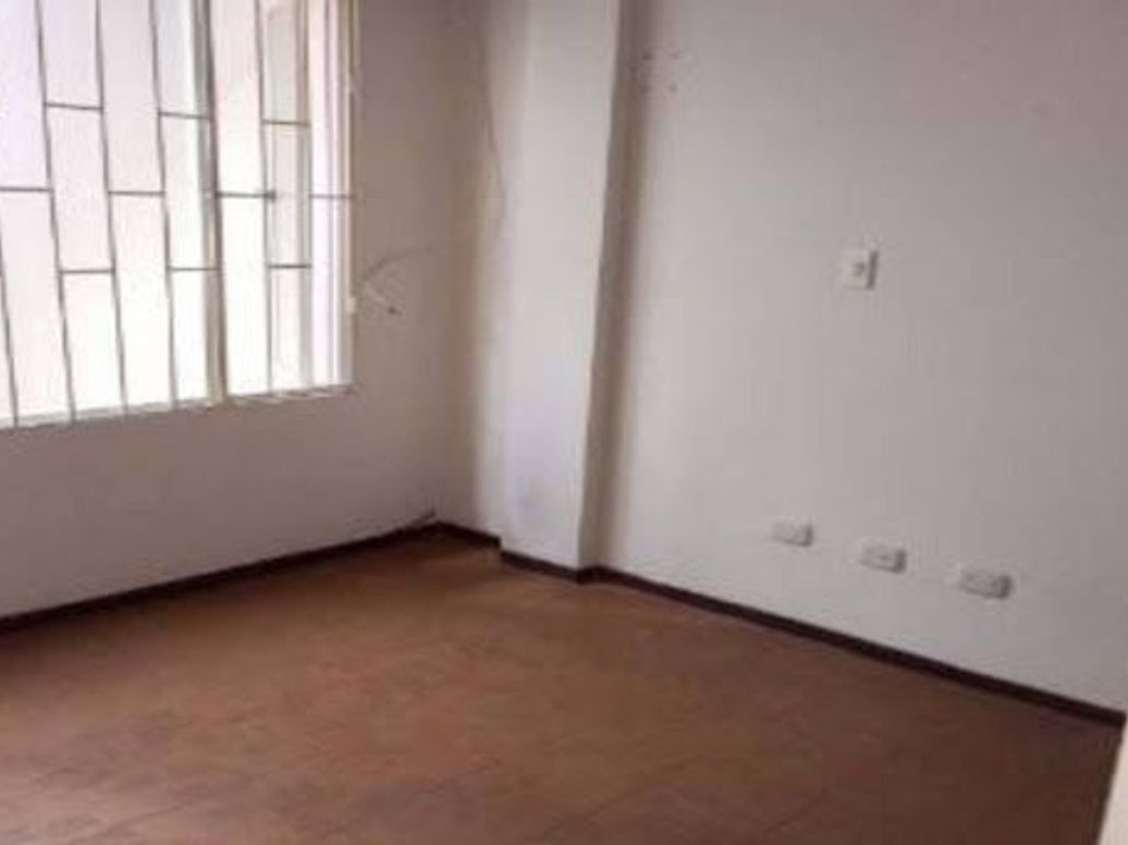 Casa de 9 alcobas en venta en Tunjuelito, Bogotá, 250 m² · foto 14 de 15
